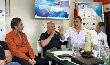 UCI realizó una charla productiva sobre ciencia y tecnología y cerró el año con un brindis.