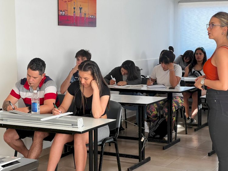 Cursos Obligatorios a Comerciantes y Empleados para obtener Carné de Manipulador de Alimentos.