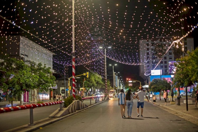 San Lorenzo  iluminada para recibir la Navidad